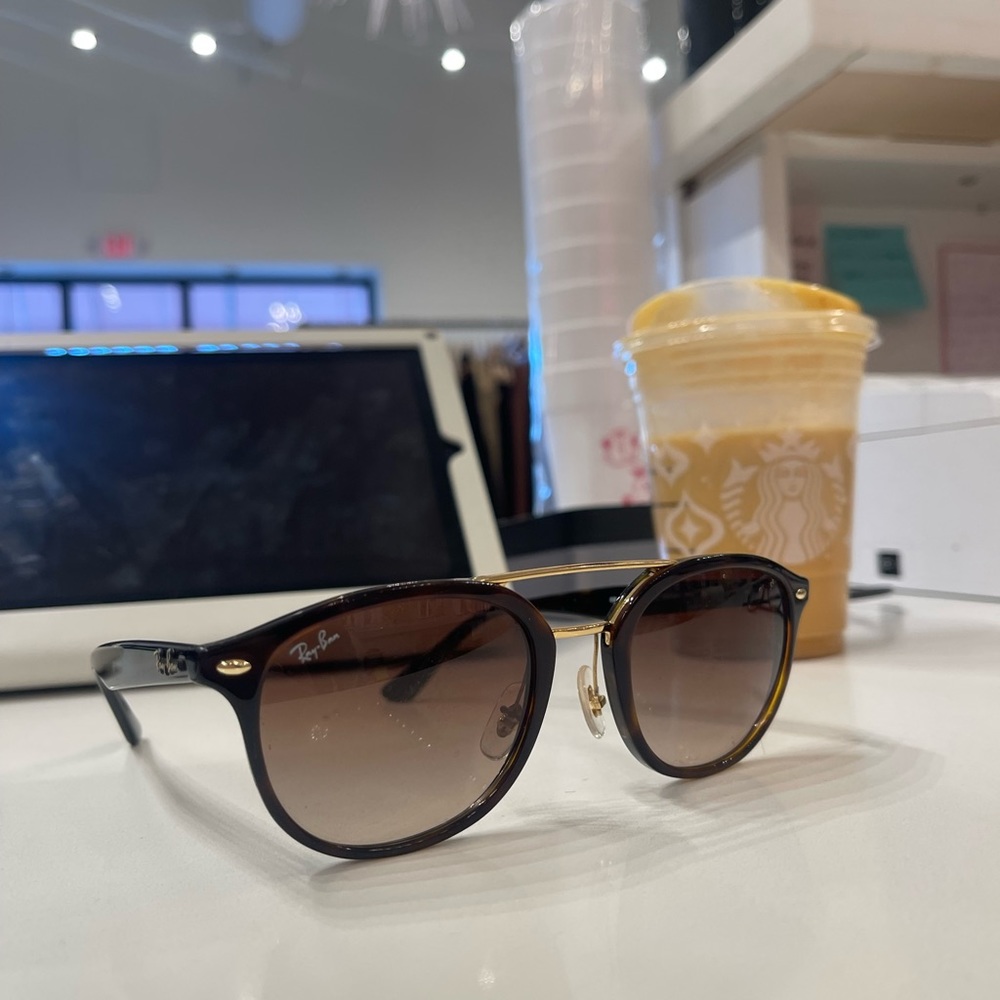 ray ban sunglasses no scratches or damages basically brand new